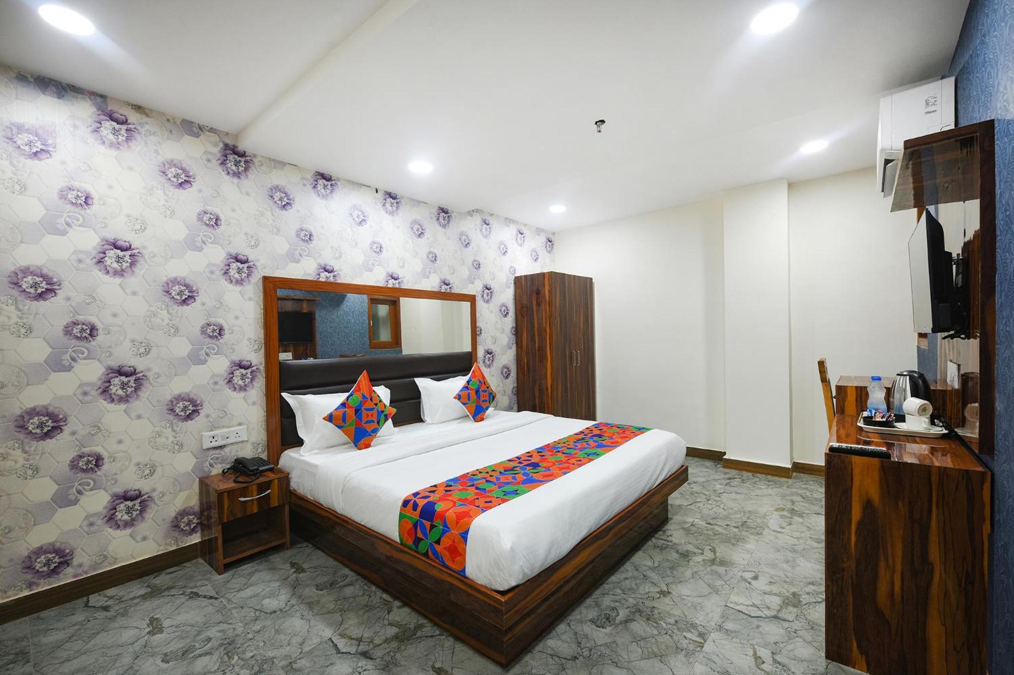 Fabhotel Mona Continental - Nr Laxmi Nagar It Hub New Delhi Extérieur photo