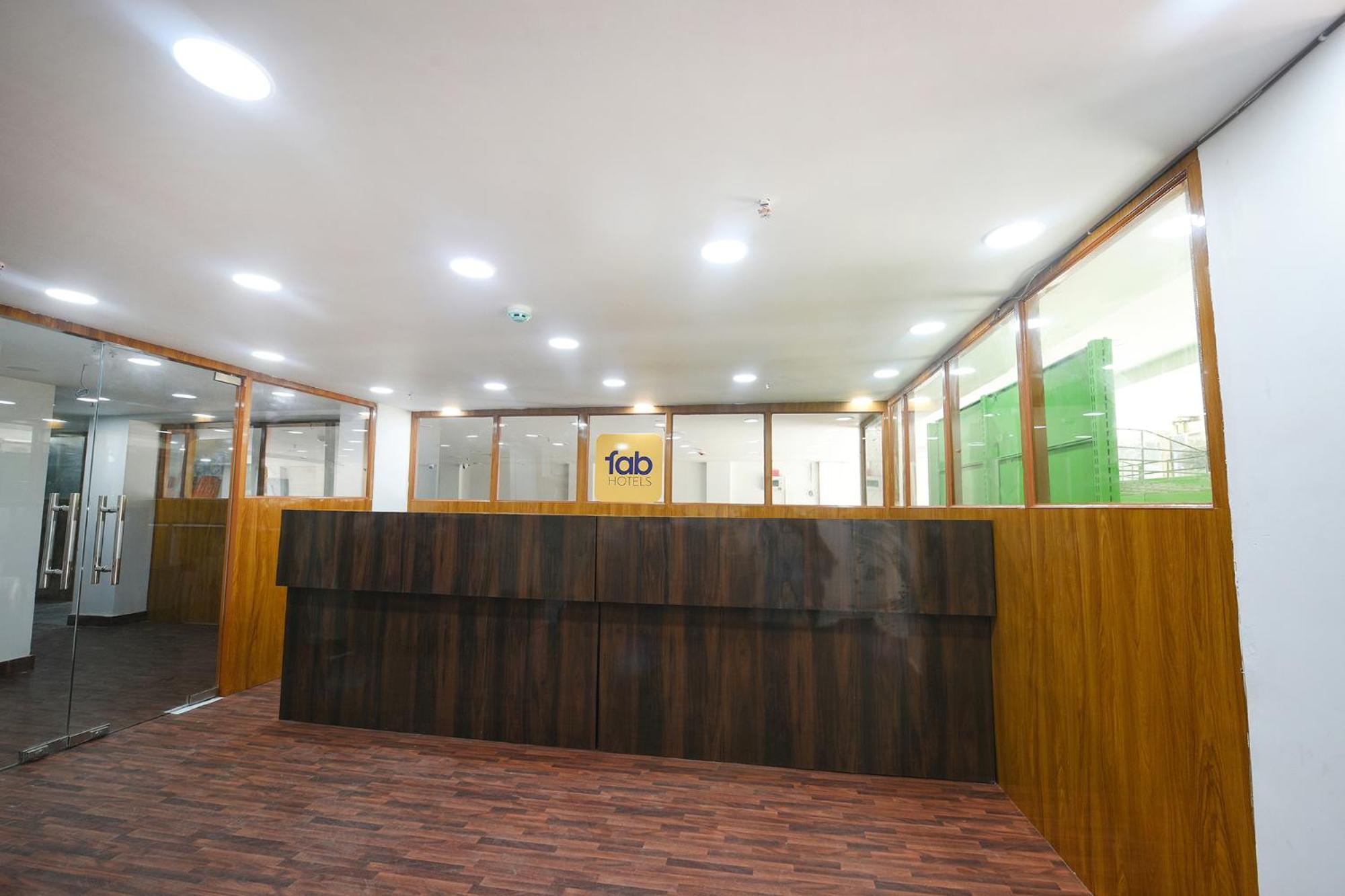 Fabhotel Mona Continental - Nr Laxmi Nagar It Hub New Delhi Extérieur photo