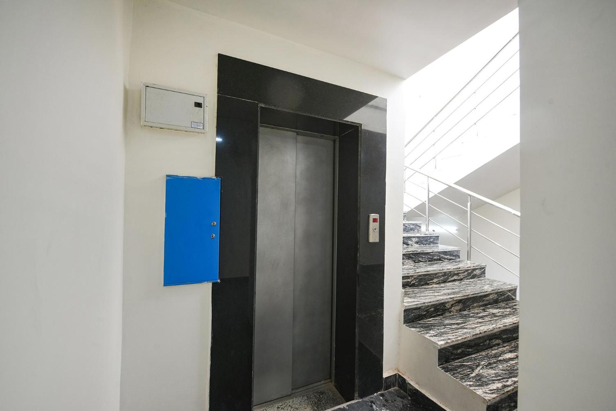 Fabhotel Mona Continental - Nr Laxmi Nagar It Hub New Delhi Extérieur photo
